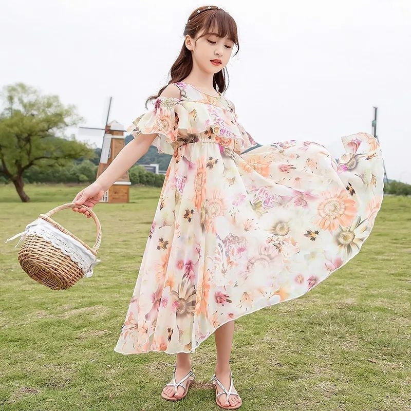 Are there any specific fabrics or materials that are popular for teen dresses?插图
